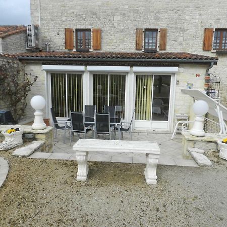 Les Quatre Saisons Villa Saint-Angeau ภายนอก รูปภาพ