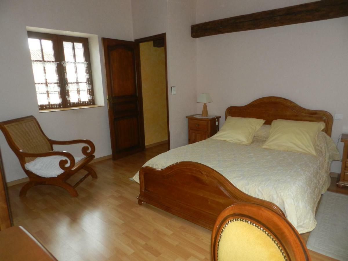 Les Quatre Saisons Villa Saint-Angeau ภายนอก รูปภาพ