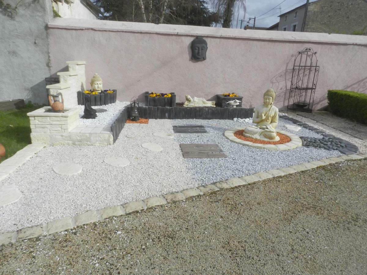 Les Quatre Saisons Villa Saint-Angeau ภายนอก รูปภาพ